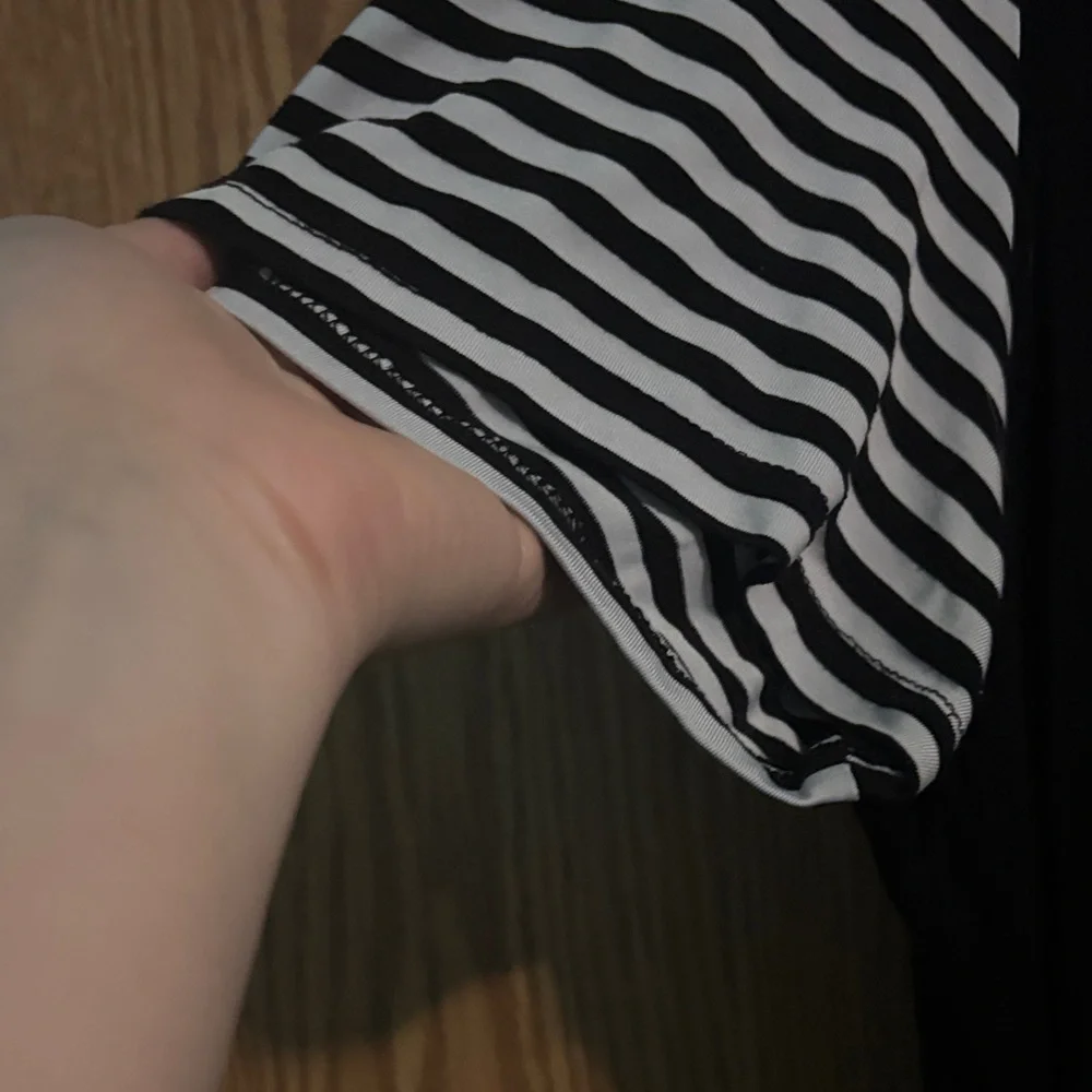 Black and White Striped Sleeve Chemise - Picture 5 of 5